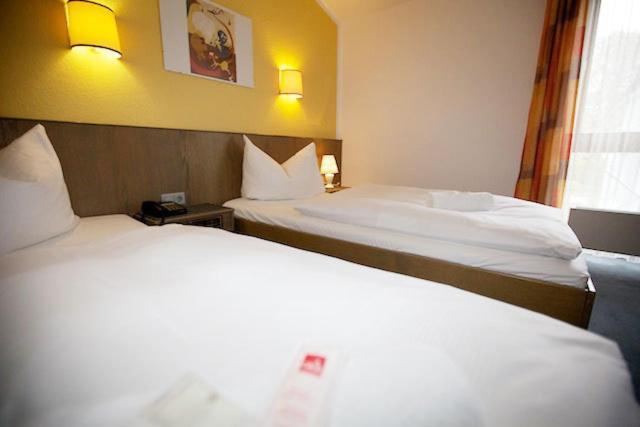 Astra Hotell Ulm Exteriör bild
